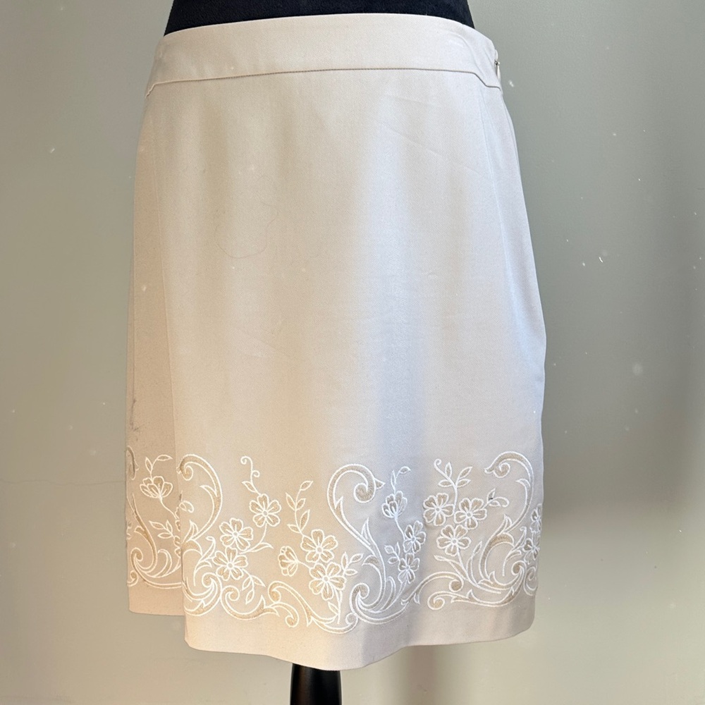 Brooks Brothers Cream A-Line Skirt with Floral Embroidery